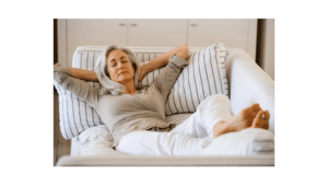 Senior che si rilassa